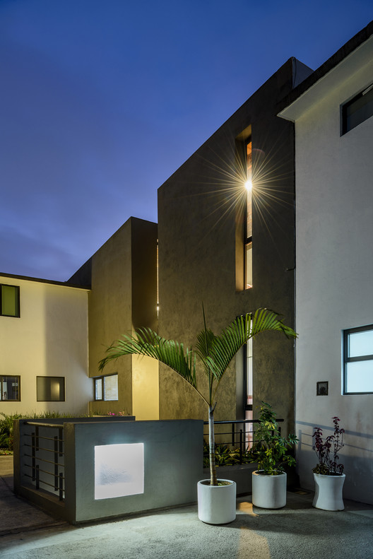 Casa para Renta / Miguel Montor Casa para Renta / Miguel Montor - Ventanas, Fachada