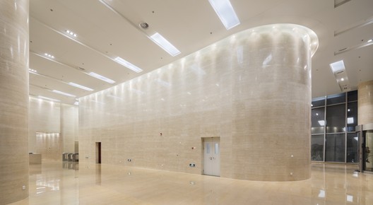 Edificio principal de People's Daily / Architects and Engineers