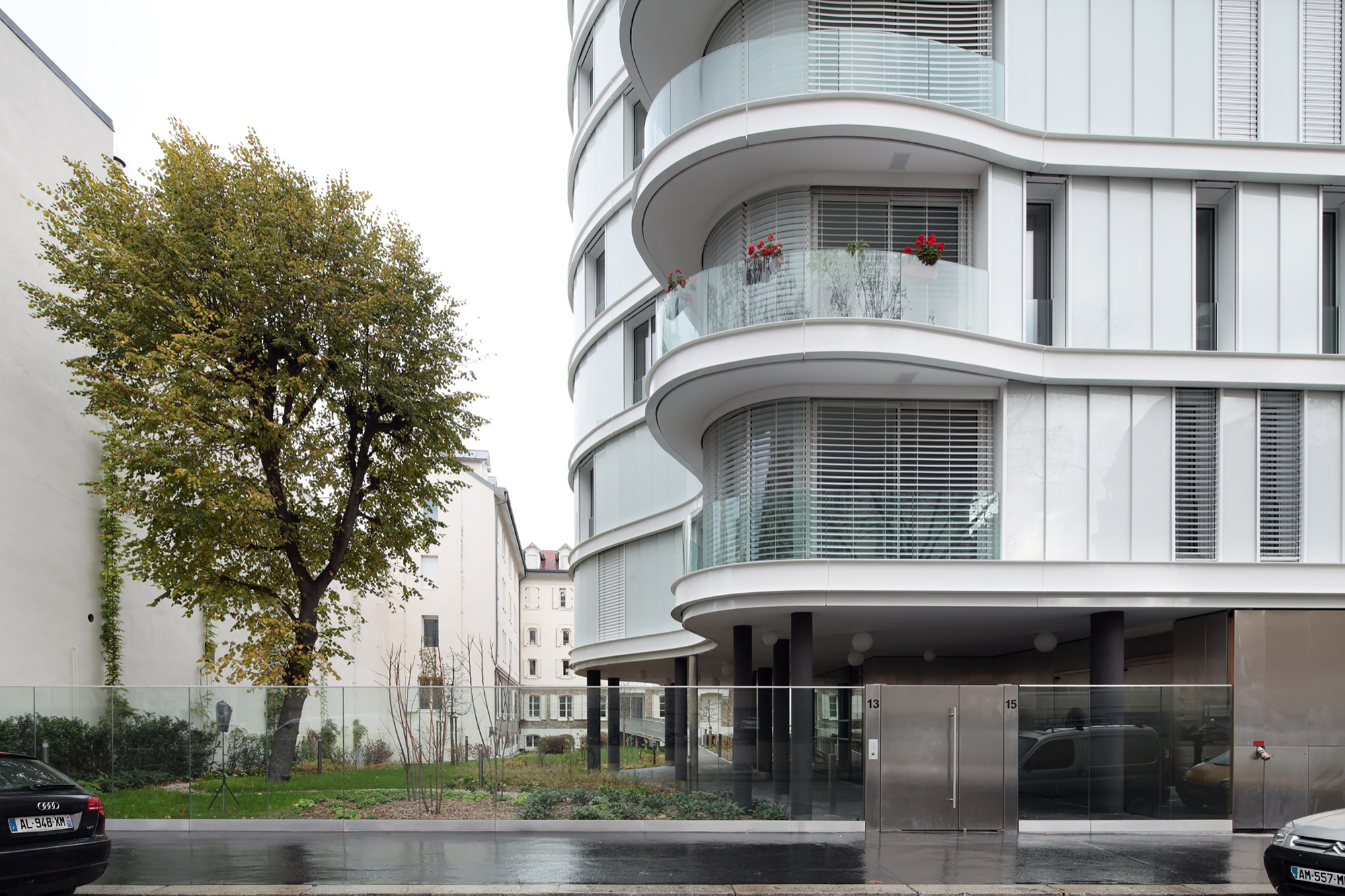 Gallery of Apartments in Avenue de Saxe / ECDM 3