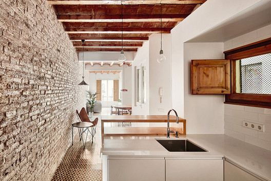 Flat Renovation in the Eixample of Barcelona / M2arquitectura - Sink, Countertop, Kitchen, Lighting, Windows, Beam