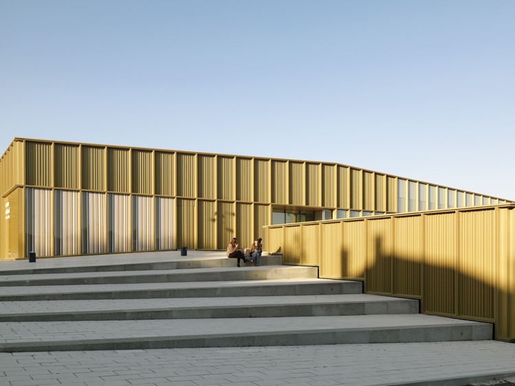 Centro Cultural en Saint-Germain-lès-Arpajon / Ateliers O-S architectes - Imagen 1 de 50