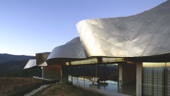 镶嵌在智利葡萄园中的VIK酒店 / Marcelo Daglio Arquitectos