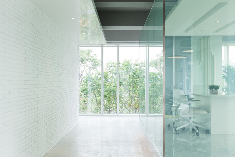 Tianzhu Marketing Center / Tsushima Design Studio - Windows