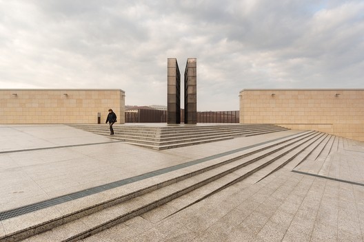 Memorial Shoah de Bolonha / Set Architects - Imagem 1 de 24