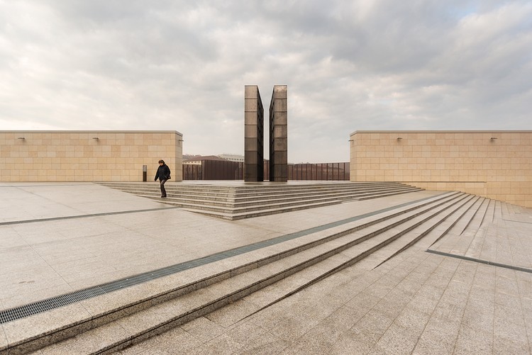 Memorial Shoah de Bolonha / Set Architects - Imagem 1 de 24