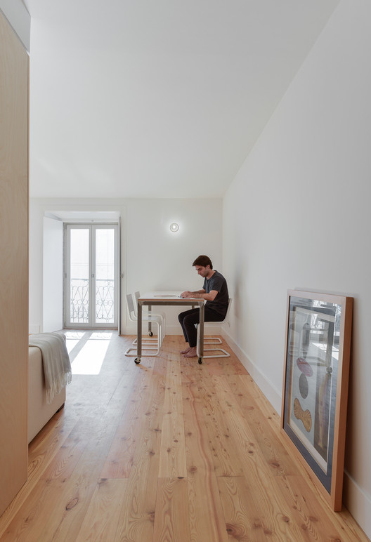 Casa na Bica do Sapato / ARRIBA - Mesa, Janela