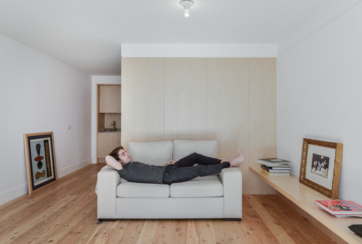 Casa na Bica do Sapato / ARRIBA - Sofá