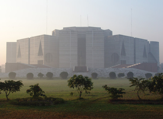 National Assembly Building of Bangladesh. Image © <a href='https://commons.wikimedia.org/wiki/File:National_Assembly_of_Bangladesh,_Jatiyo_Sangsad_Bhaban,_2008,_8.JPG'>Wikimedia Commons user Lykantrop</a> licensed under <a href='https://creativecommons.org/licenses/by-sa/3.0/deed.en'>CC BY-SA 3.0</a>