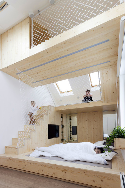 Sleep and Play / Ruetemple - House Interiors, Bedroom, Beam, Facade, Door, Bed