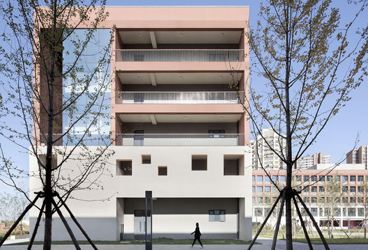 School with an Open Space / Beijing Institute of Architectural Design 6th Division - Image 15 of 40