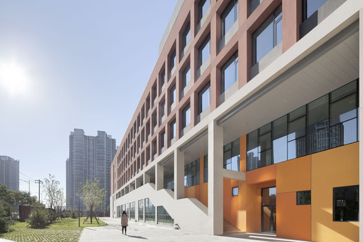 School with an Open Space / Beijing Institute of Architectural Design 6th Division - Image 9 of 40