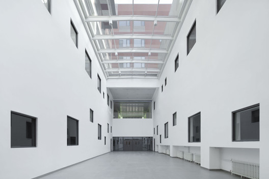 School with an Open Space / Beijing Institute of Architectural Design 6th Division - Image 23 of 40