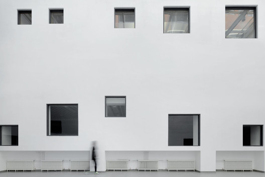 School with an Open Space / Beijing Institute of Architectural Design 6th Division - Image 16 of 40