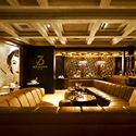 3rd Avenue Bar / Einstein & Associates - Sofa