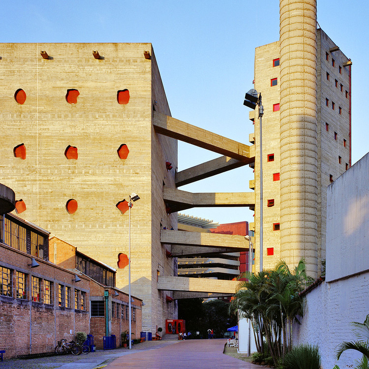 Sesc Pompéia. © Pedro Kok