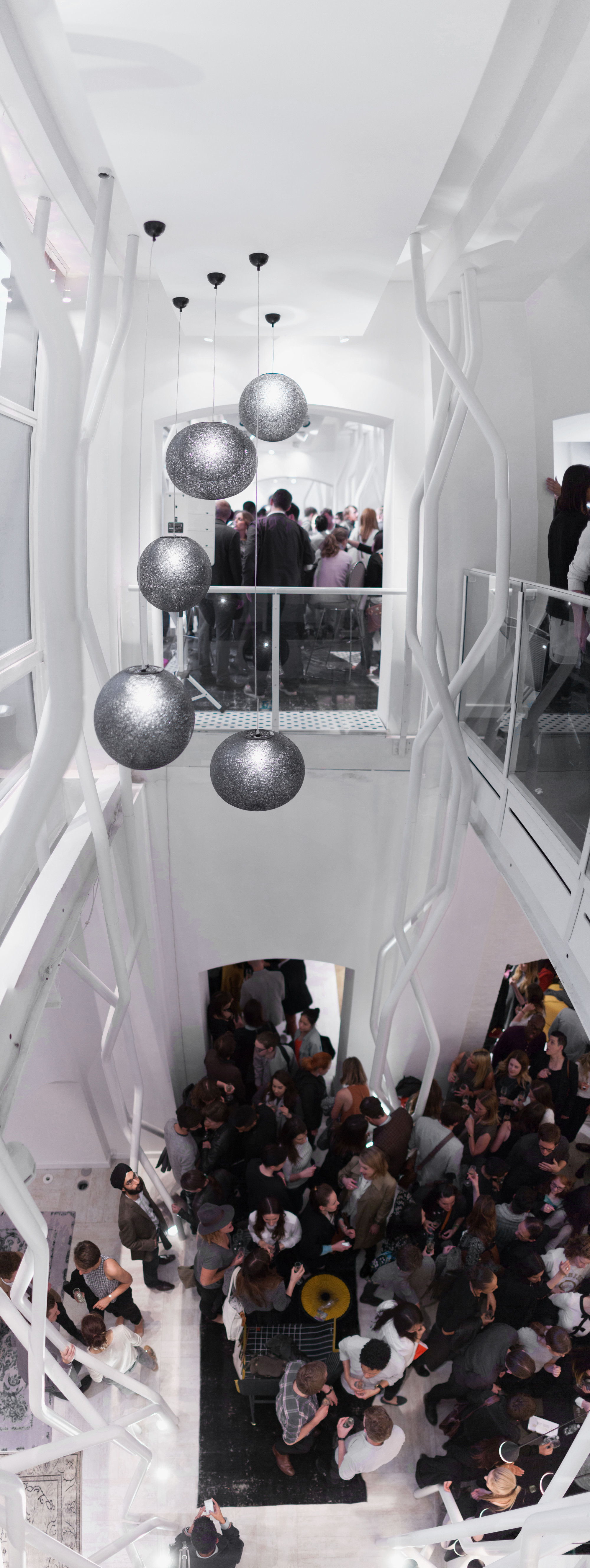 Galeria de Toyo Ito desenha nova lâmpada Mayuhana para Yamagiwa - 8