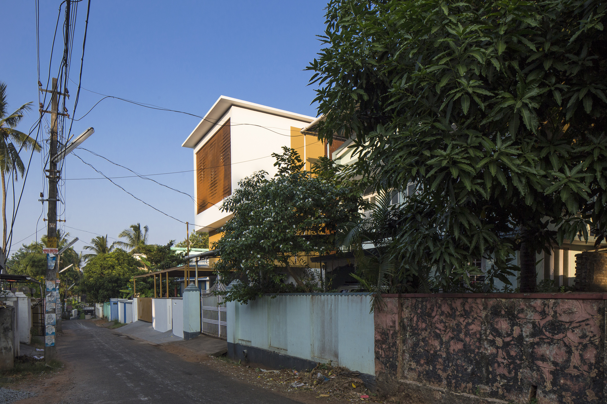 Gallery of The Breathing Wall Residence / LIJO.RENY Architects - 8