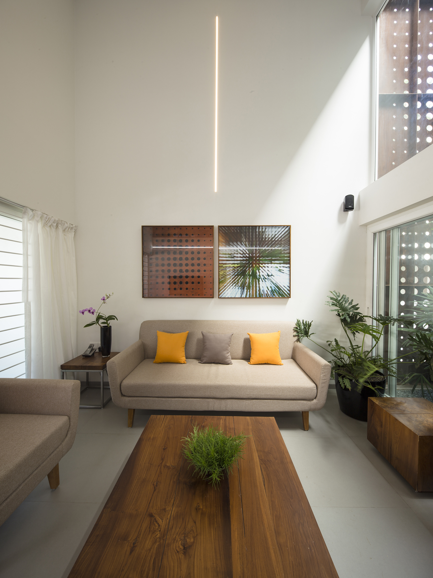 Gallery of The Breathing Wall Residence / LIJO.RENY Architects - 17