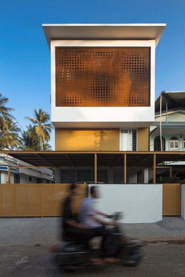 Gallery of The Breathing Wall Residence / LIJO.RENY Architects - 33