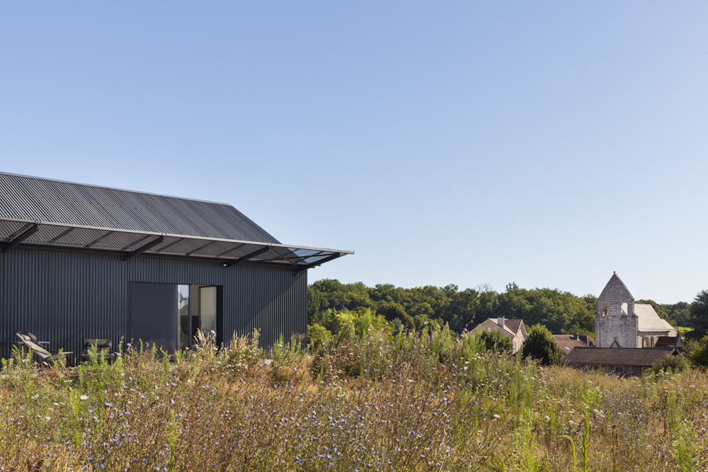 Gallery of SaintSauveur House / HorsChamps 8