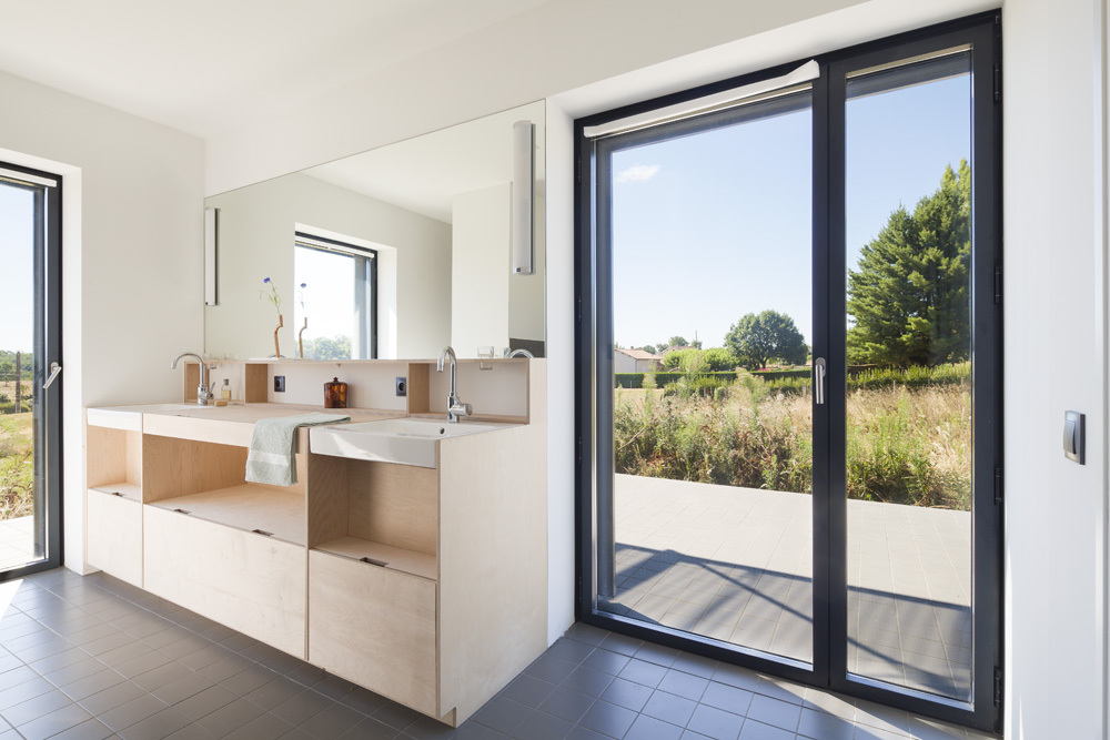 Gallery of SaintSauveur House / HorsChamps 22