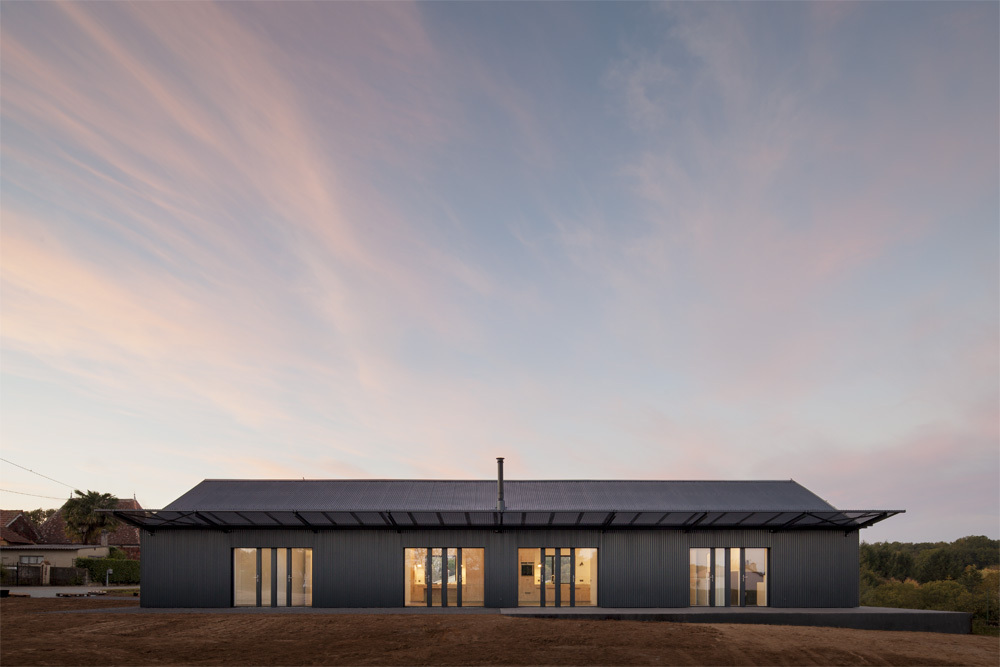 Gallery of SaintSauveur House / HorsChamps 6