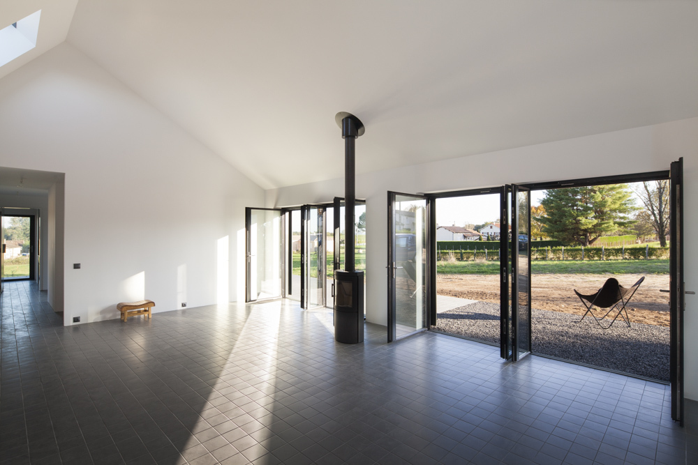 Gallery of SaintSauveur House / HorsChamps 9