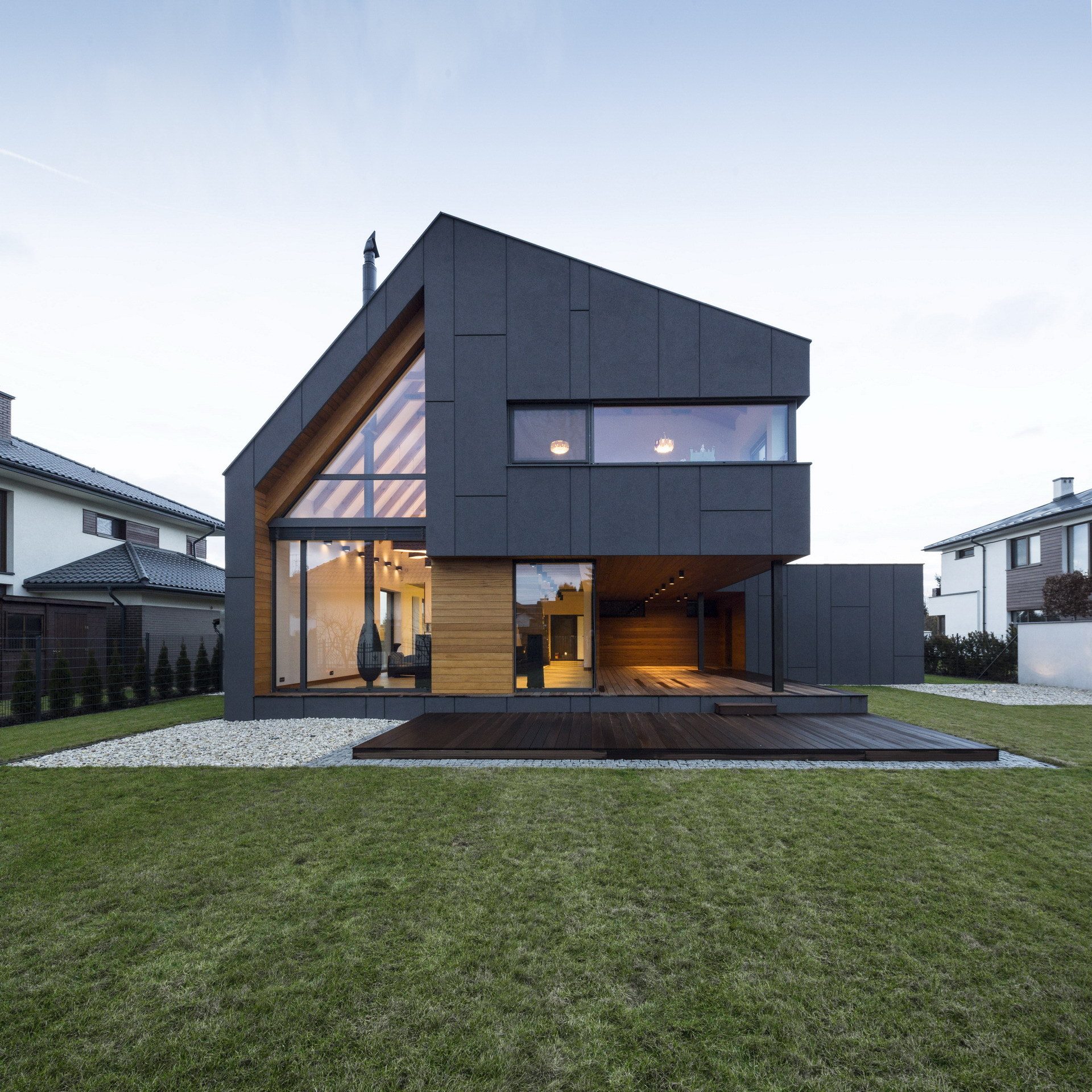 Поместье англия красный кирпич. Золотой феникс дома хай тек. Дом из контейнеров. Маленький двухэтажный домик. Красивый двухэтажный домик.