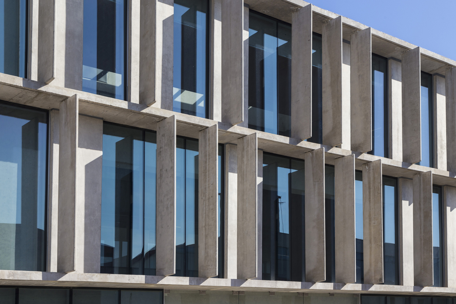 Gallery of Ministry of Housing and Urban Development Building / Carreño