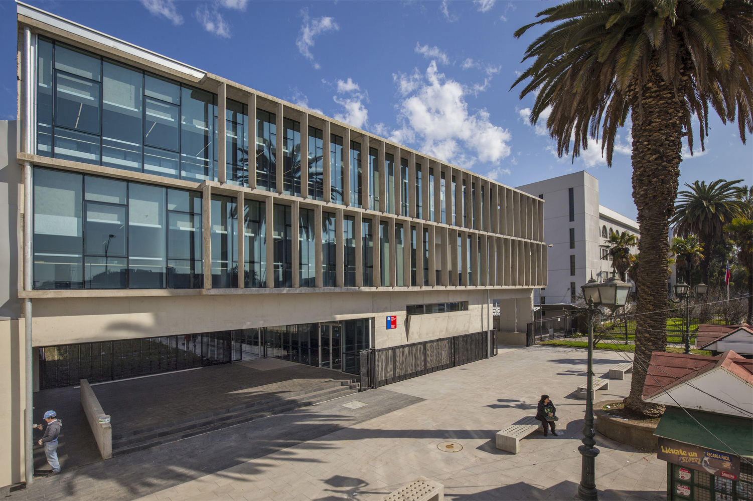 Gallery of Ministry of Housing and Urban Development Building / Carreño