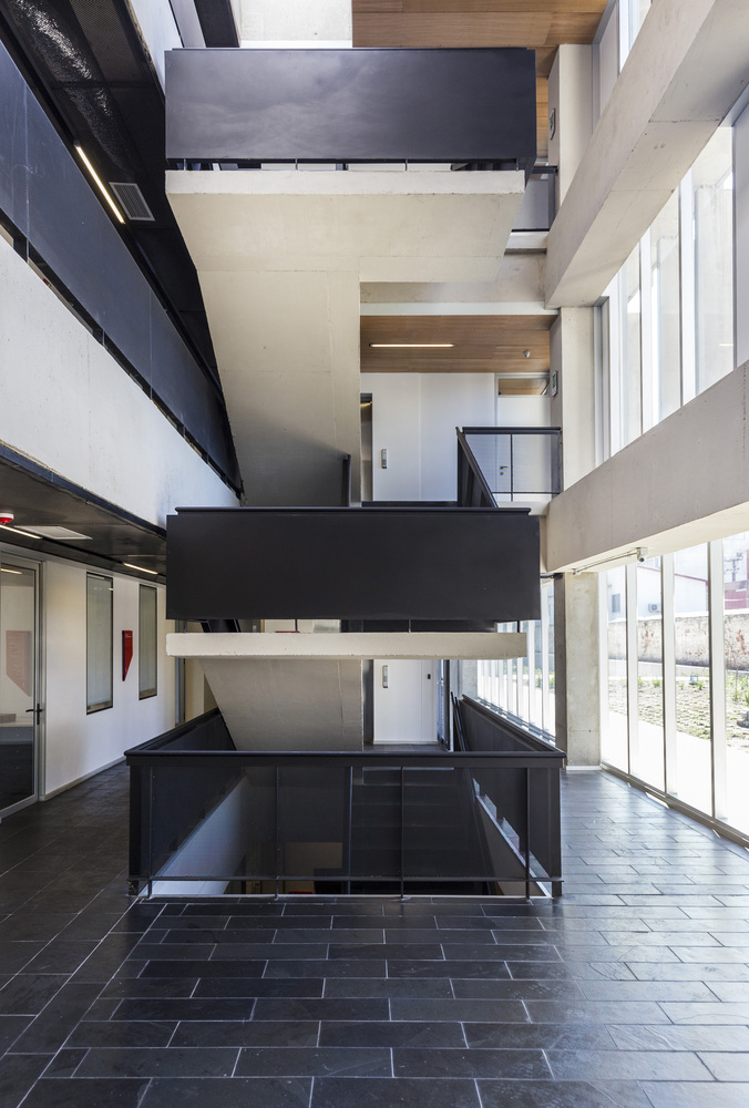 Gallery of Ministry of Housing and Urban Development Building / Carreño