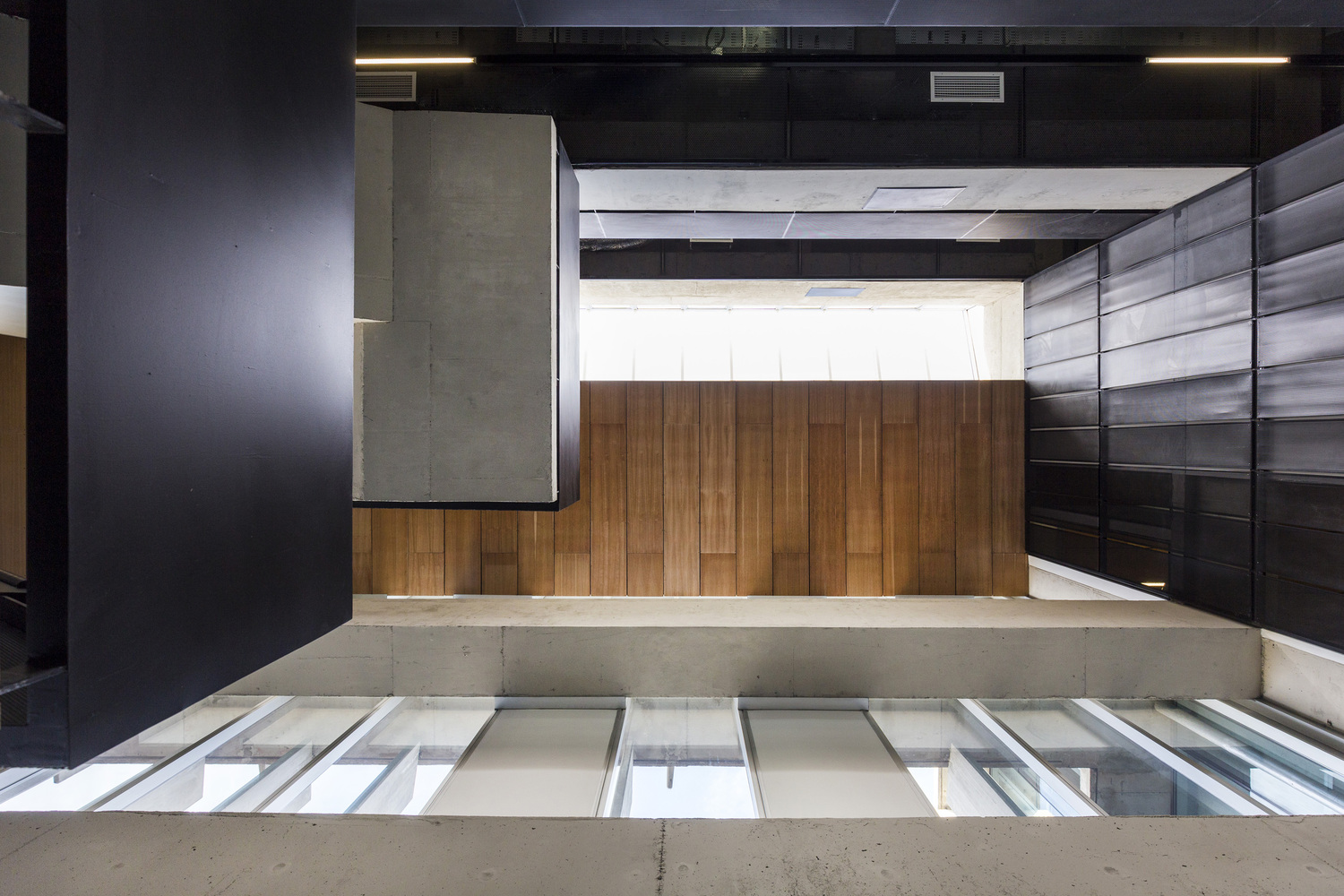 Gallery of Ministry of Housing and Urban Development Building / Carreño