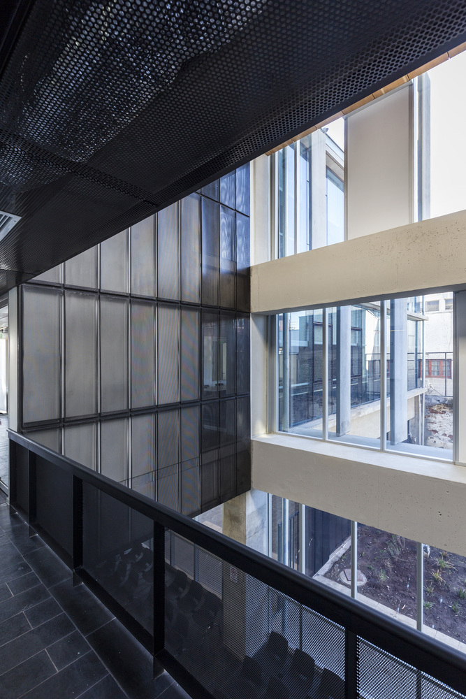 Gallery of Ministry of Housing and Urban Development Building / Carreño