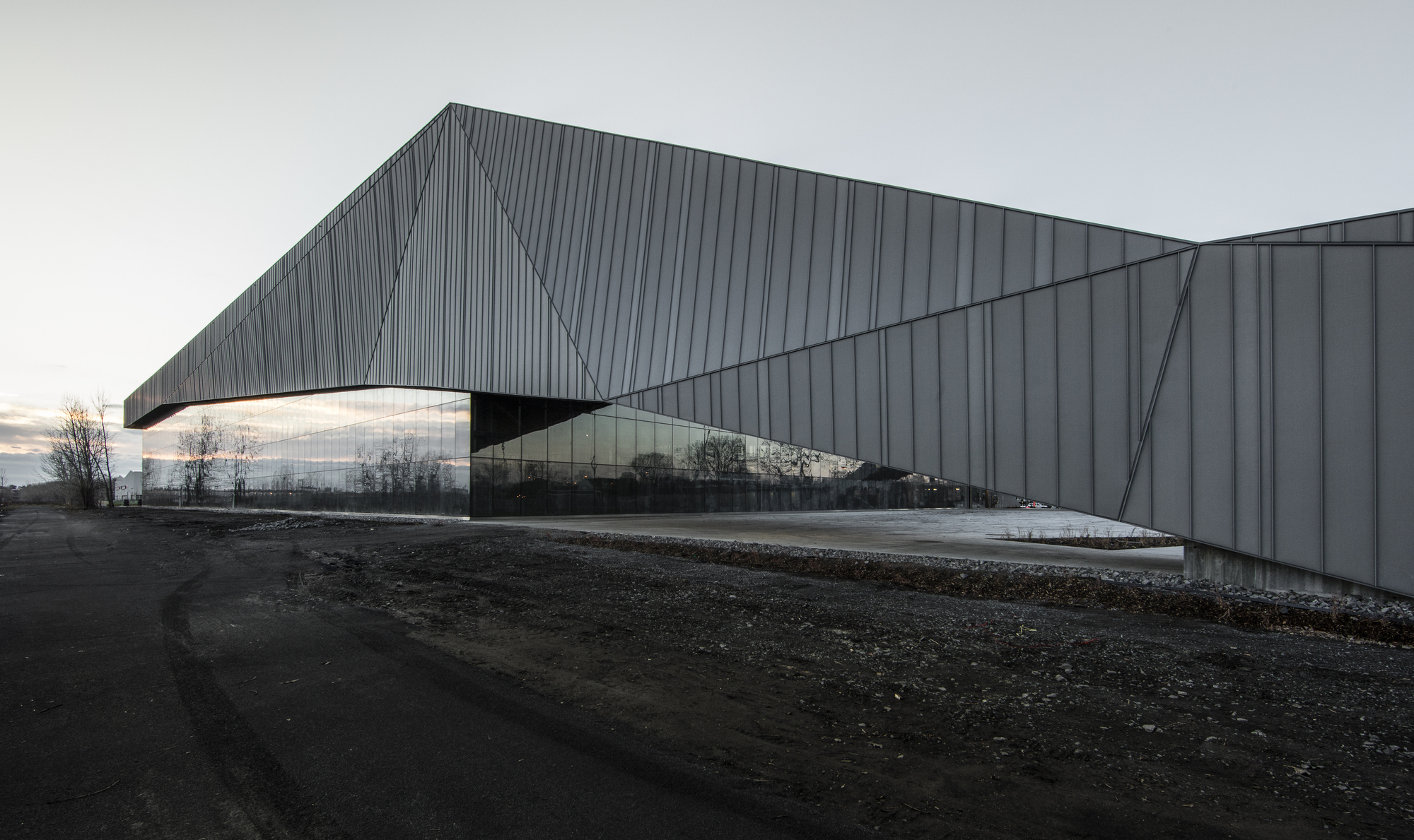 Galería de Estádio de Futebol Montreal / Saucier + Perrotte architectes