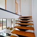 Casa en Panel SIP / Alejandro Soffia + Gabriel Rudolphy  - Escaleras, Ventanas, Barandas
