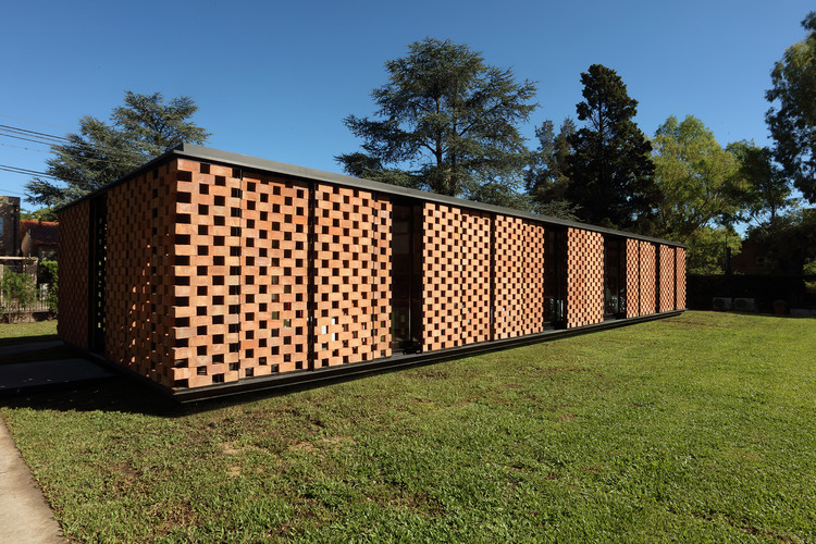 Experimental Brick Pavilion / Estudio Botteri-Connell - Garden