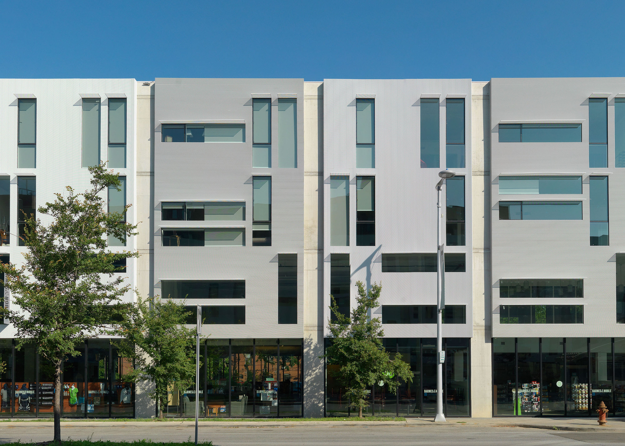 Gallery of Uptown Apartments / Stanley Saitowitz Natoma Architects 2