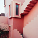 La Muralla Roja de Ricardo Bofill bajo el lente de Gregori Civera - Fotografía De Arquitectura