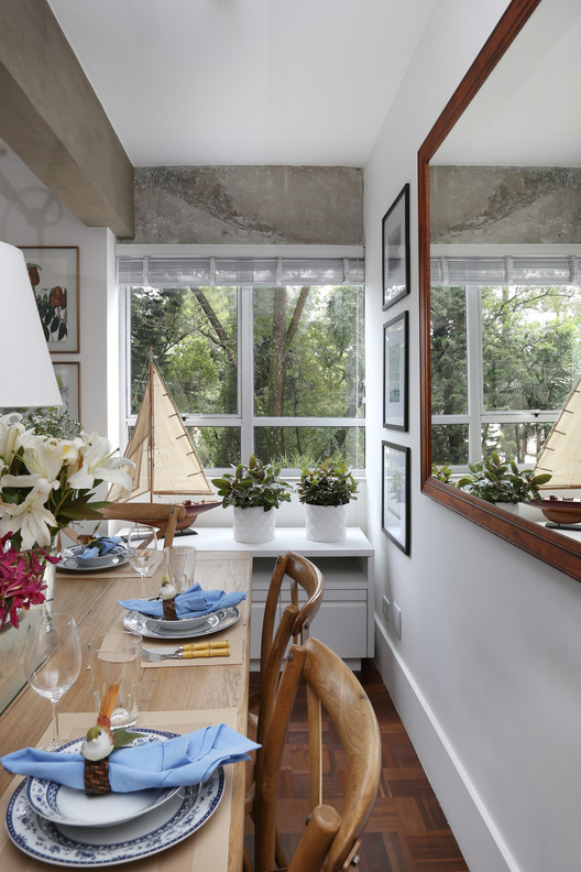 Apartamento Granja Julieta  / Cincocinco Arquitetura - Mesa, Janela, Cadeira