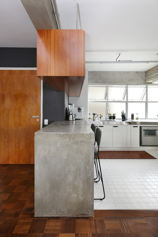 Apartamento Granja Julieta  / Cincocinco Arquitetura - Bancada, Viga