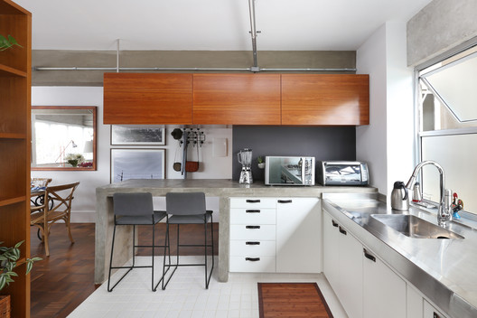 Apartamento Granja Julieta  / Cincocinco Arquitetura - Bancada, Pia, Cozinha, Cadeira