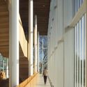 加拿大Robert H. Lee校友中心/ KPMB Architects + Hughes Condon Marler Architects - 学生大厅