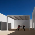 Vila Nova da Barquinha 的学校/ Aires Mateus建筑事务所 - 中小学校