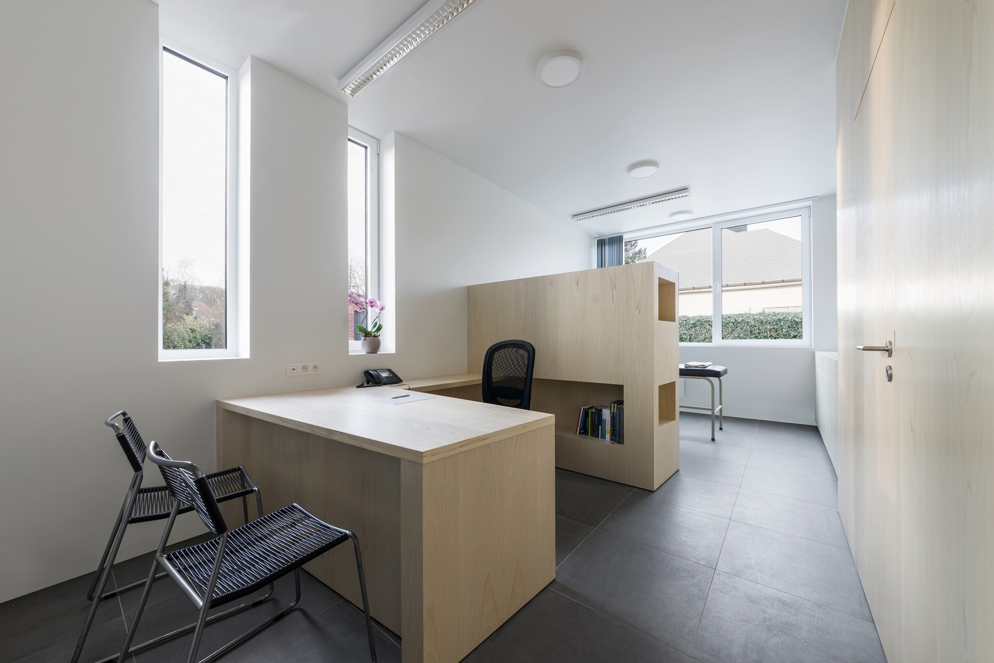 Gallery of Medical Practice De Schuyter / Joshua Florquin Architects - 4