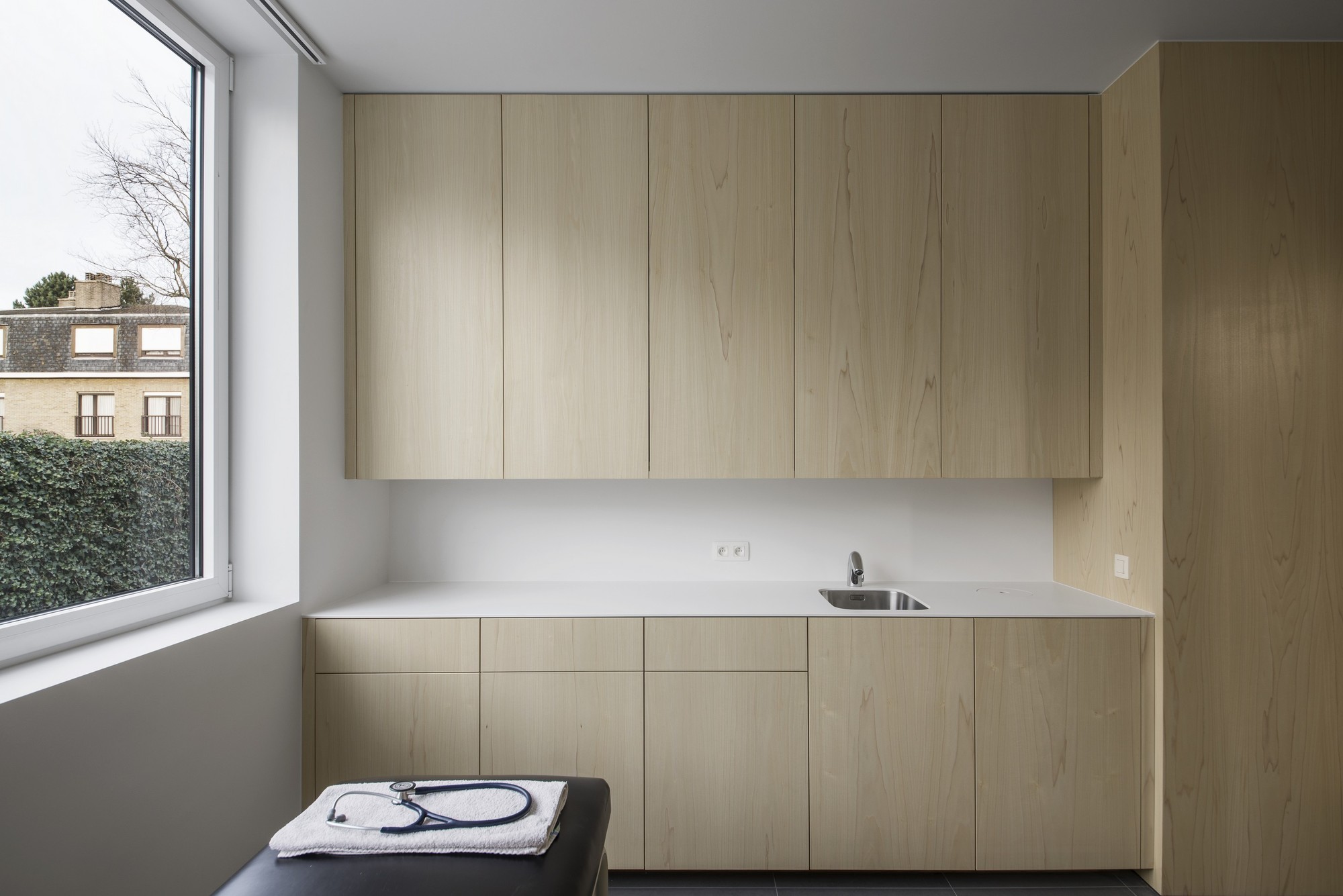 Gallery of Medical Practice De Schuyter / Joshua Florquin Architects - 8