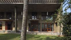 普瓦沙住宅 / ChinthakaWickramage Associates