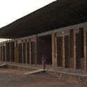 甘多小学 / Kéré Architecture  - 中小学校