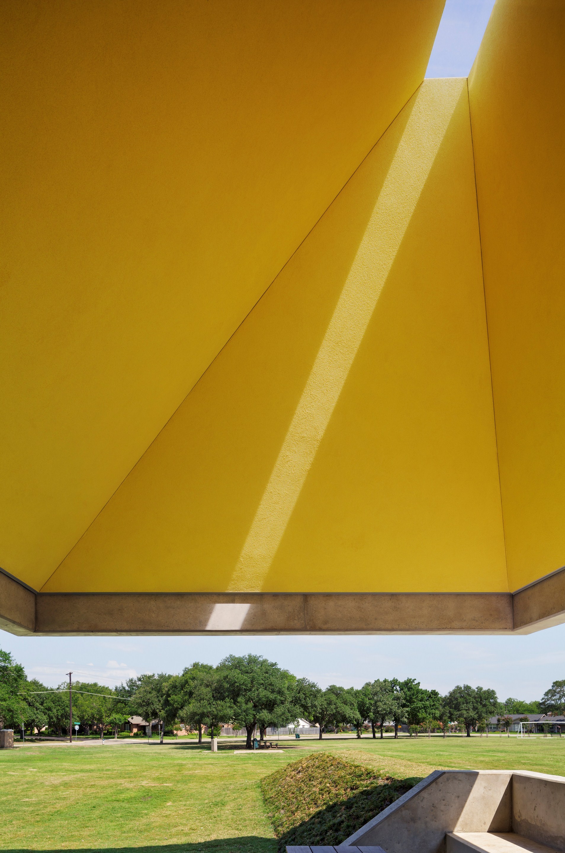 Galería de Webb Chapel Park Pavilion / Studio Joseph 8