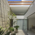 Casa Gato / Martin Dulanto - Casas, Patio interior, Fachada, Fijación Vigas