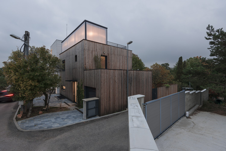 Dos construcciones / Compass Atelier | Plataforma Arquitectura